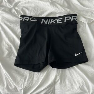 Women’s Nike Pro short size small